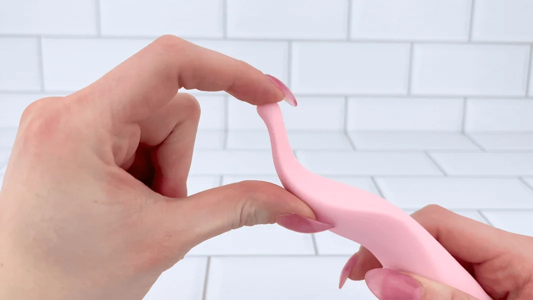 Pique Pinpoint Vibrator - Perfect for Clit or Nipple Stimulation! — image 4 of 12