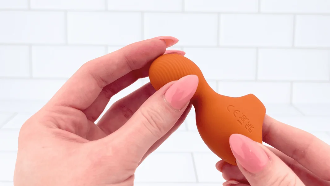 Finger Vibrator - Powerful Pinpoint Stimulation Right At Your Fingertips! — image 4 of 12