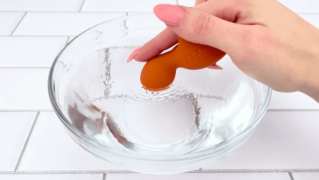Finger Vibrator - Powerful Pinpoint Stimulation Right At Your Fingertips! — image 2 of 12