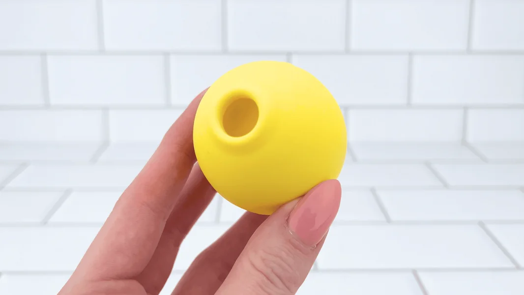 Lemon Kiss Air Pulse Clit Stimulator - Feel Fluttering Air Pulses Kiss & Suck Your Clit! — image 2 of 8