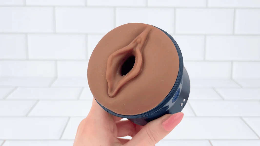 Dual-Ended Vibrating Masturbator - Feel The Tight Pussy or Mouth Wrap Around Your Shaft! — image 4 of 14