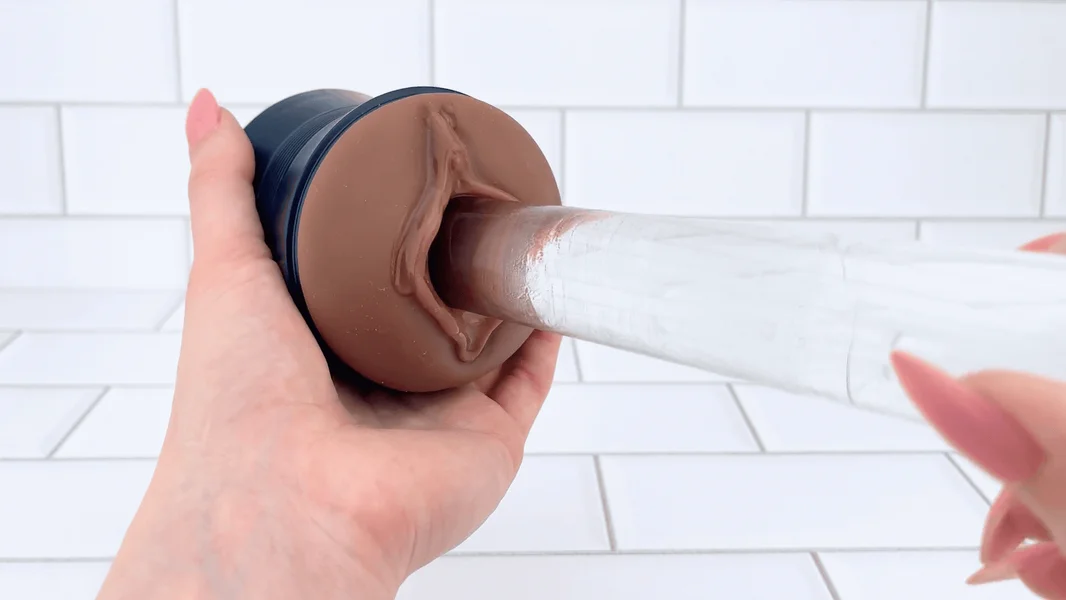 Dual-Ended Vibrating Masturbator - Feel The Tight Pussy or Mouth Wrap Around Your Shaft! — image 6 of 14