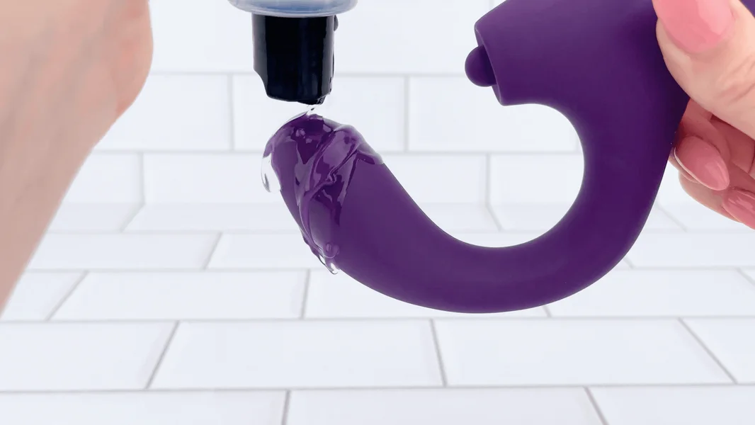Curved G-Spot Dual Action Vibrator with Clit Tapper — image 6 of 11