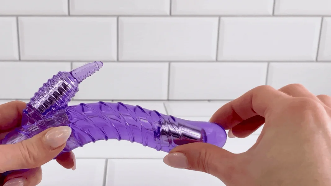 Ringed Bath-Time Dual-Action Vibe - Have Better Orgasms In The Shower! — image 10 of 11