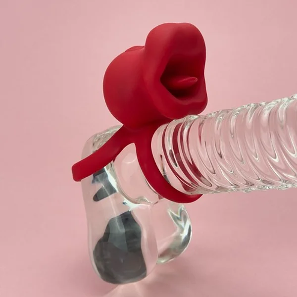Kiss me — image 2 of 6