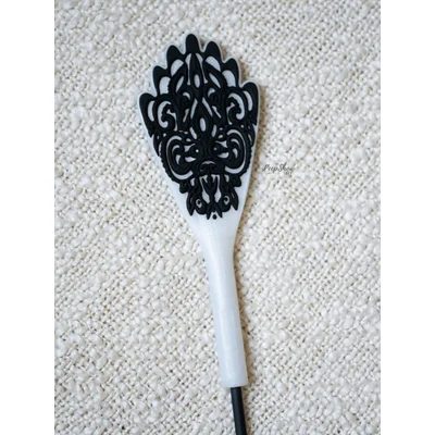 silicone lace strike crop leaves lacy mark on skin