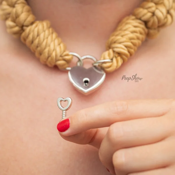 Shibari Bondage Rope Collar with Heart-Shape Lock — image 2 of 12