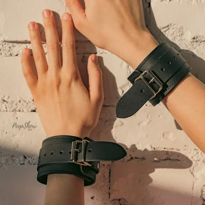 leather wrist restraints with faux fur