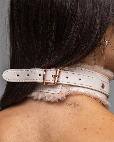 Peaches n Creame Fur Collar with Leash — image 2 of 10