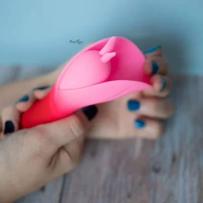 maia mina fierce power flower vibrator with pinpoint tips
