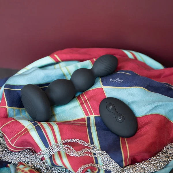 Renegade Valor - Vibrating Anal Beads with Remote — image 4 of 18