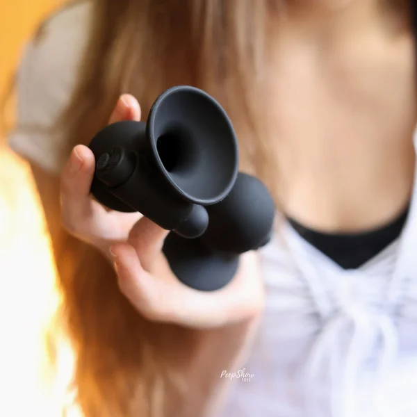 Flori Nipple Suckers, Strong Vibrating — image 4 of 12