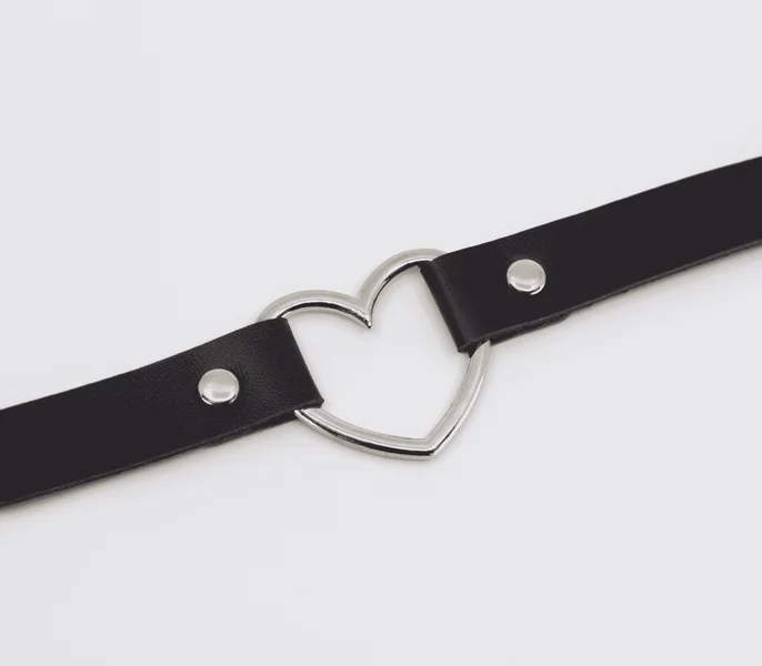 Vegan Heart Bondage Collar — image 2 of 3