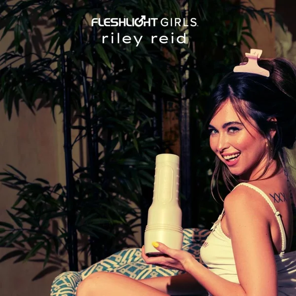 Fleshlight Riley Reid Utopia: Realistic Male Masturbator Sleeve — image 5 of 6