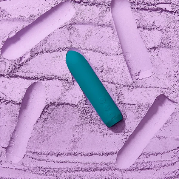 Je Joue Classic Bullet Rechargeable Silicone Vibrator — image 10 of 22