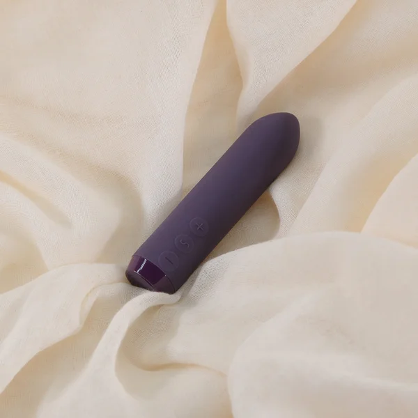 Je Joue Classic Bullet Rechargeable Silicone Vibrator — image 20 of 22