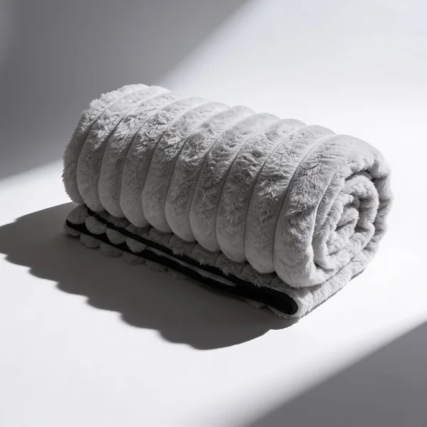 Fascinator Fur Luxe Queen Waterproof Love Throw — image 9 of 25