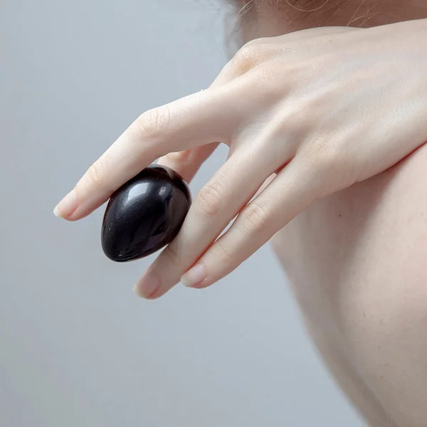 Chakrubs Xaga Yoni Egg Obsidian drilled — image 3 of 5