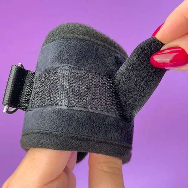 Soft touch handcuffs — image 8 of 9
