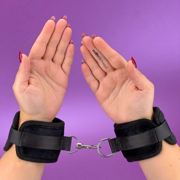 Soft touch handcuffs — image 5 of 9