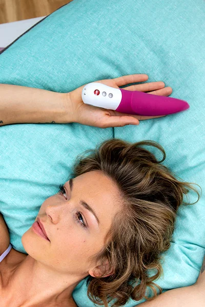 Fun Factory Volta Fluttering 7.4" Silicone Clitoral Vibrator — image 11 of 11