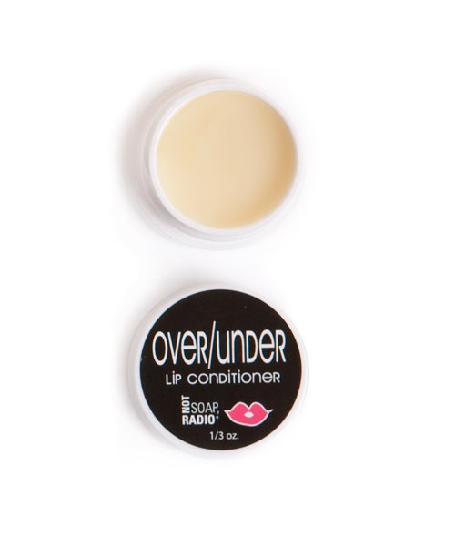 Over under lip conditioner
