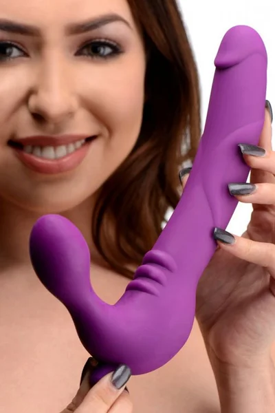 Strap U 9.75" Semi-Realistic Vibrating Strapless Strap On Silicone Dildo — image 10 of 15