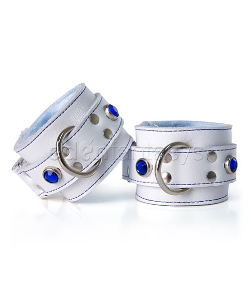 Divinity wrist restraints