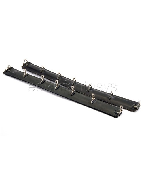 Spreader with snap hooks