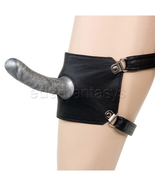 Buckling thigh harness