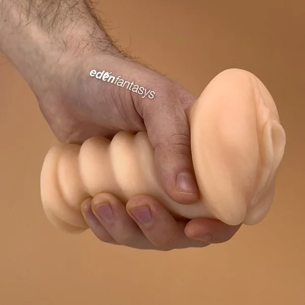 Vibrating realistic pussy — image 8 of 10