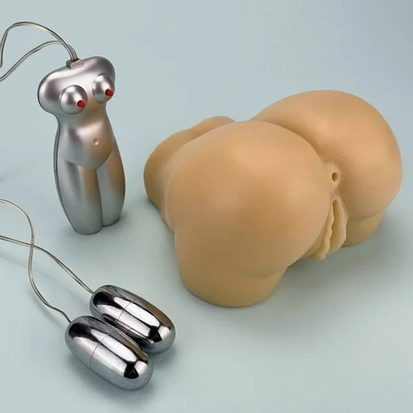 Doggie pussy and ass — image 6 of 9