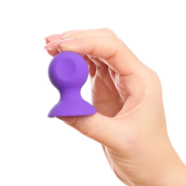 Small nipple suckers — image 8 of 9