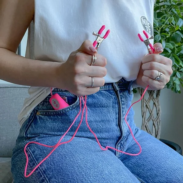 Sweet vibrating nipple clamps — image 7 of 11