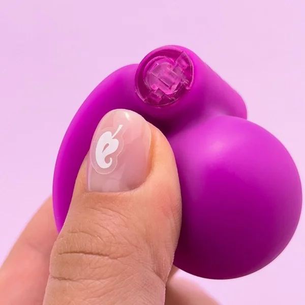 Vibrating nipple sucker — image 9 of 11