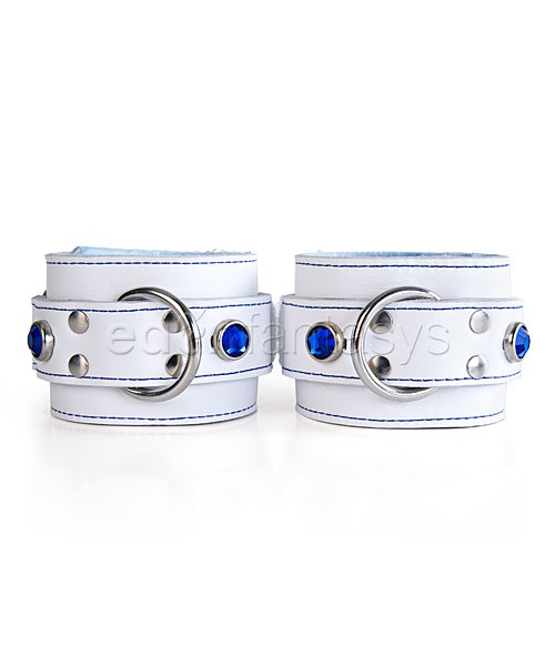 Divinity wrist restraints