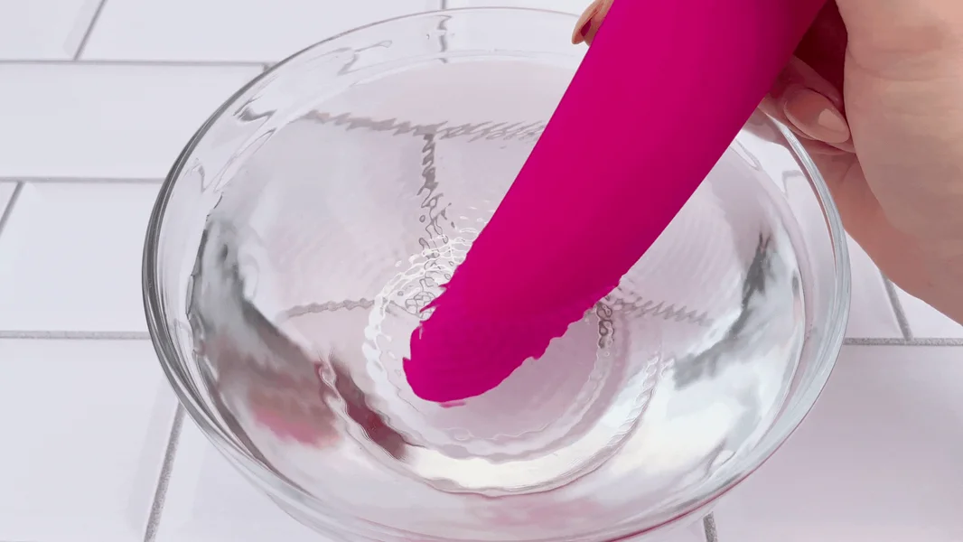 Dual-Ended Premium Clit Sucker & G-Spot Vibrator — image 11 of 13