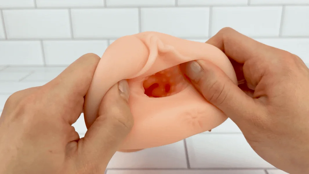 Handheld Pussy Masturbator — image 11 of 17