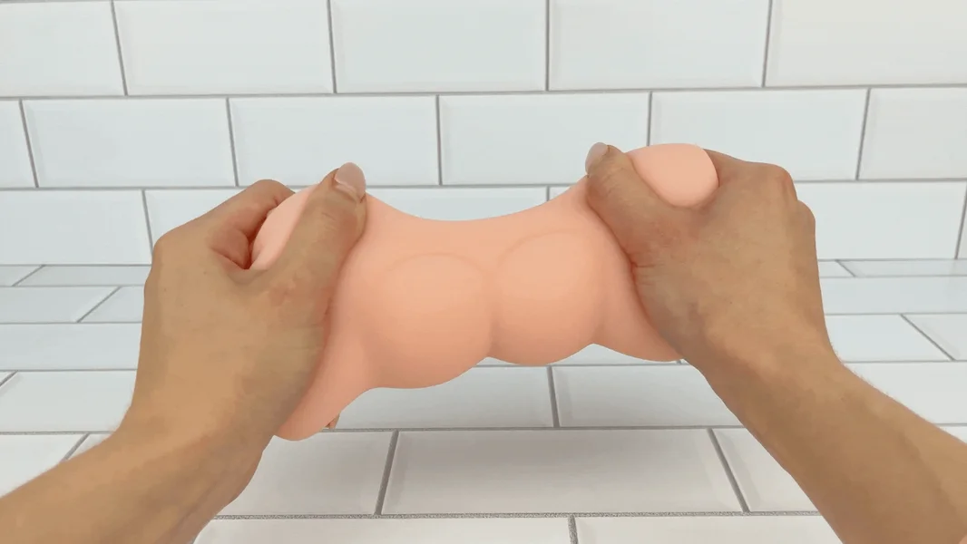 Handheld Pussy Masturbator — image 13 of 17