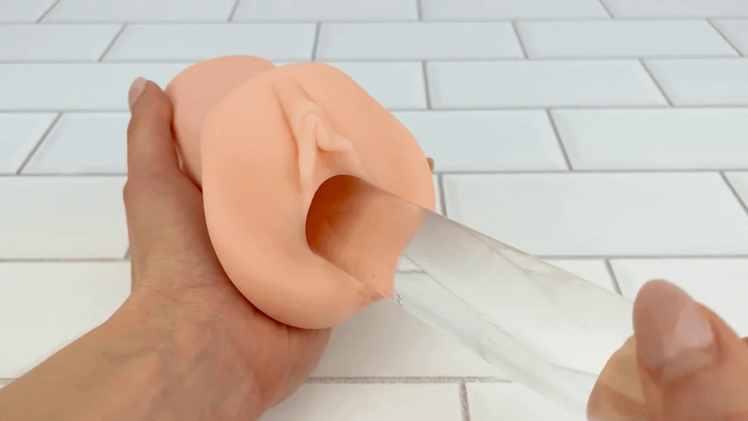 Handheld Pussy Masturbator — image 15 of 17