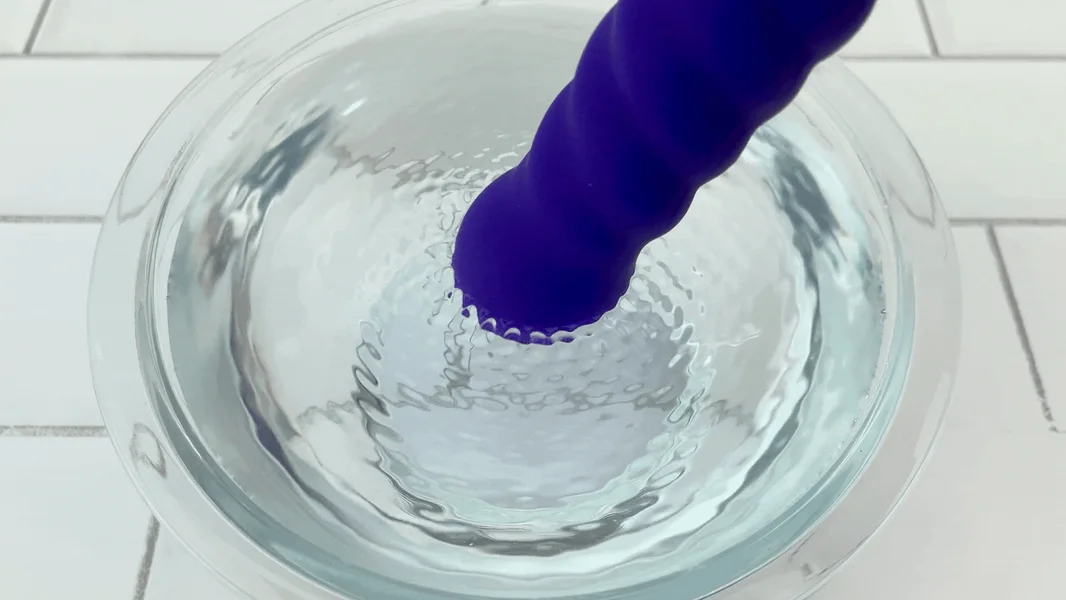 The Swirl Rechargeable Silicone Vibrator — image 18 of 23