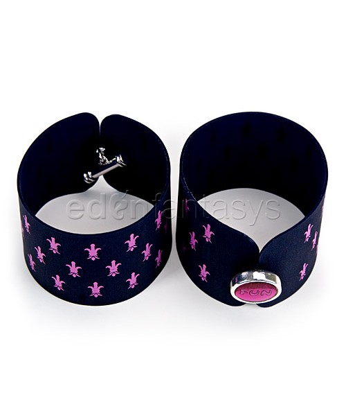 Elegance handcuffs