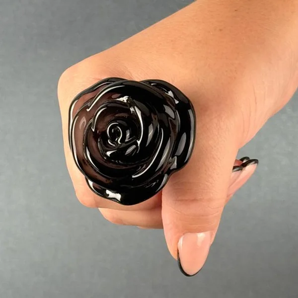 Black rose — image 12 of 16