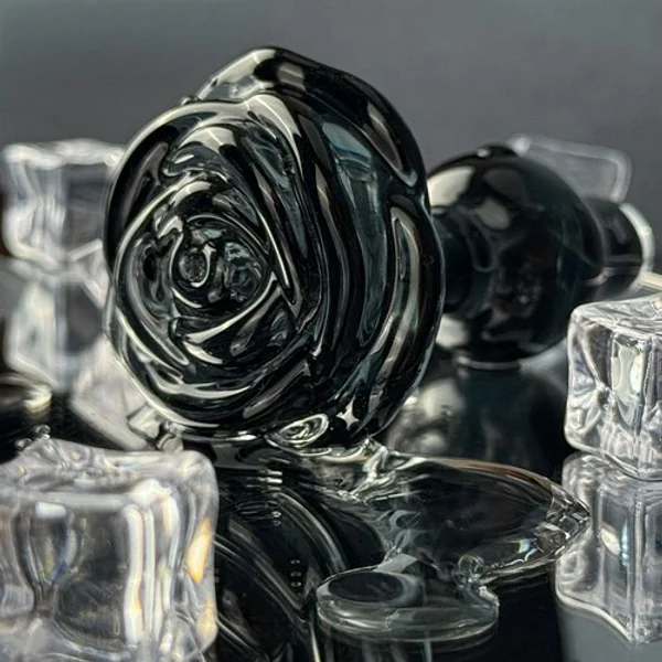 Black rose — image 15 of 16