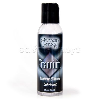 Titannium lubricant