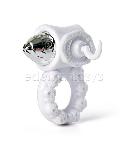 Pirates Riley Steele's pleasure ring