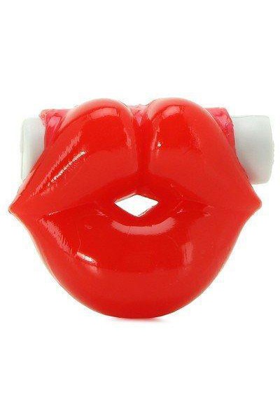 Hot lips cock ring